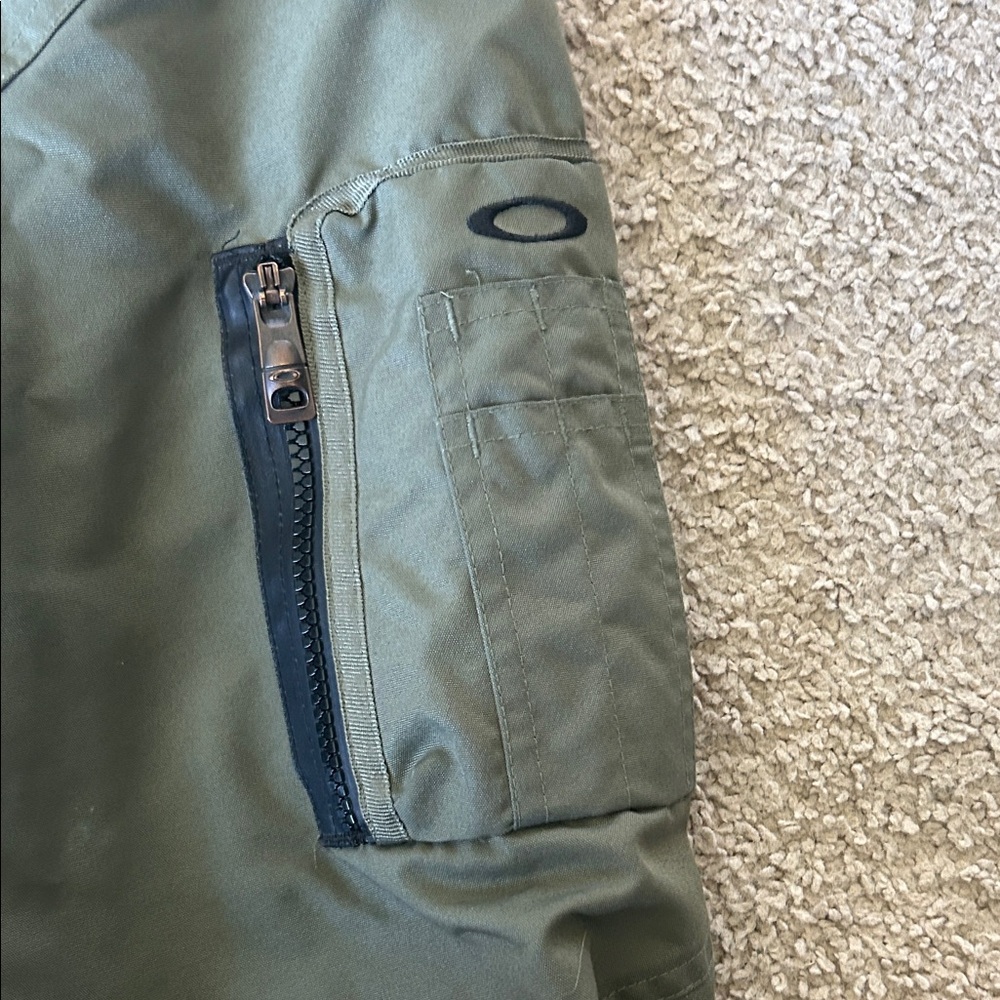Dark Green Oakley Ski/Snowboard Jacket With Logo … - image 3